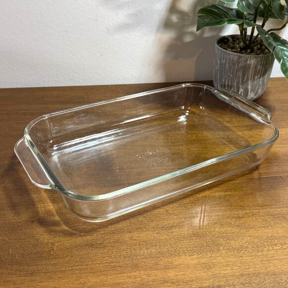 Vintage Pyrex Casserole Dish 2 Qt Baking Pan 232-R Clear Glass 11 x 7 x 1.5 R-34 - Picture 1 of 7